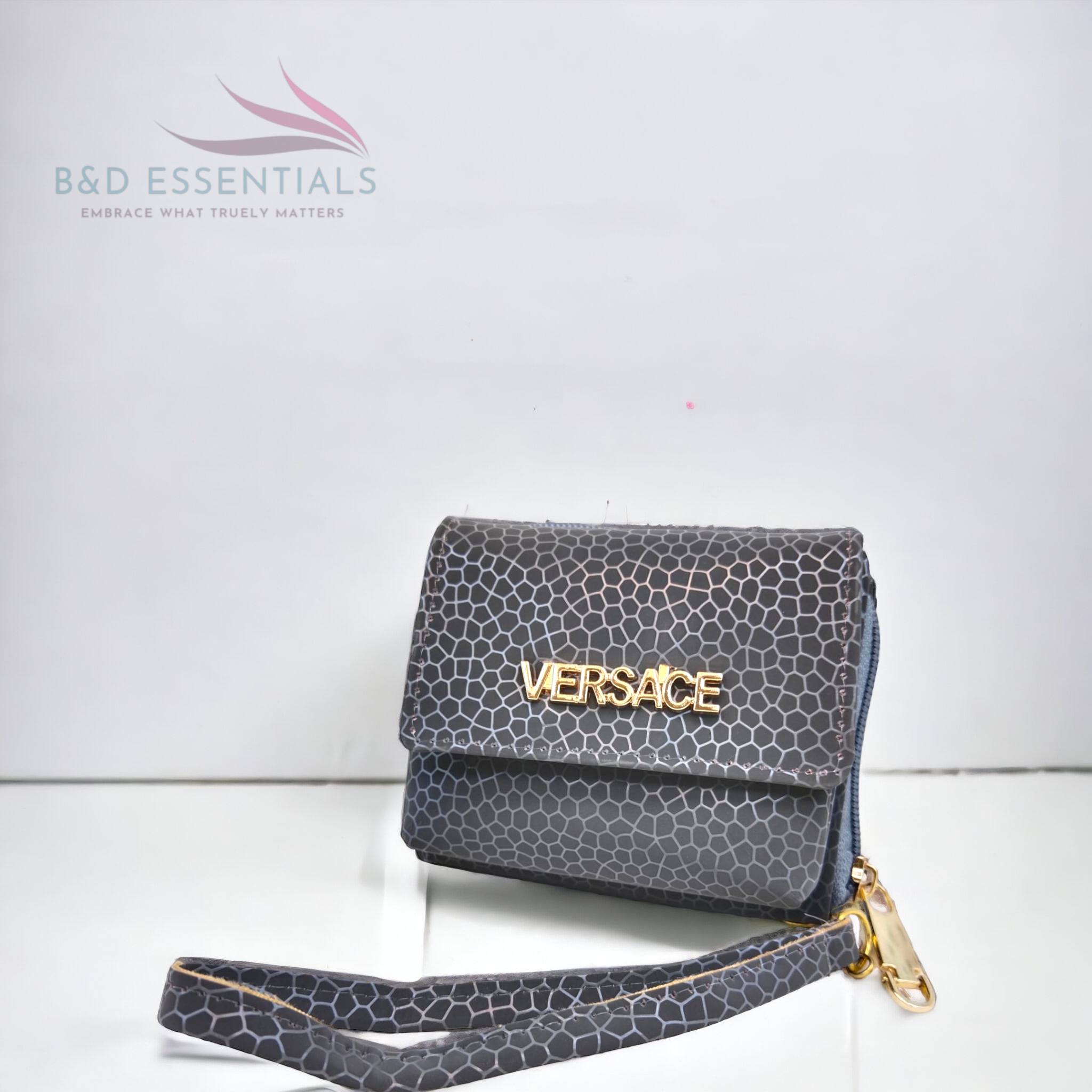 Versace: Sleek, Compact Ladies' Wallet and Card Holder